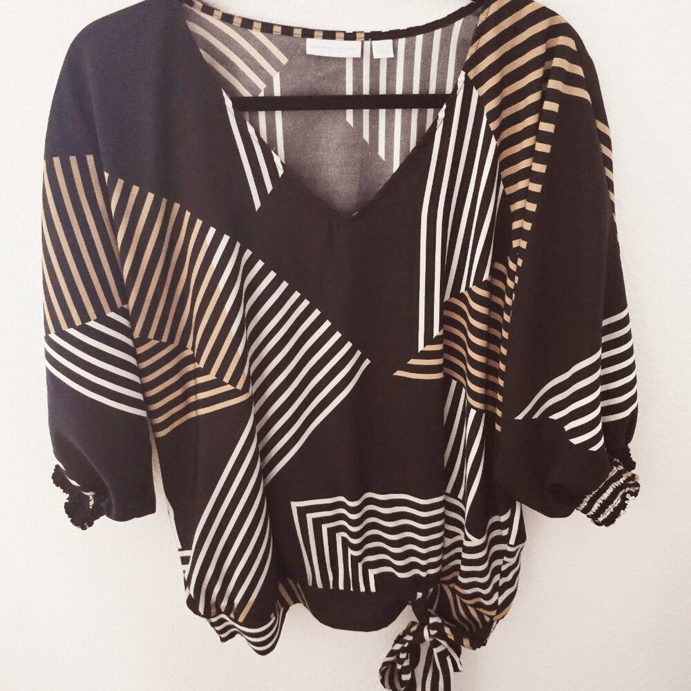 LIGHTWEIGHT AND FLOWY BLACK AND TAN BLOUSE. No FLAWS.